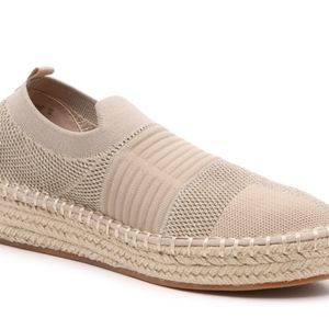 Fergalicious Zelda Sneakers womens size 8 Espadrille Slip On. Cream/Gold